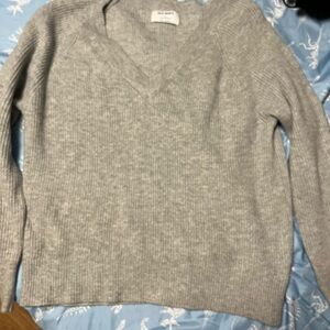 Old Navy Light Gray Knit Sweater